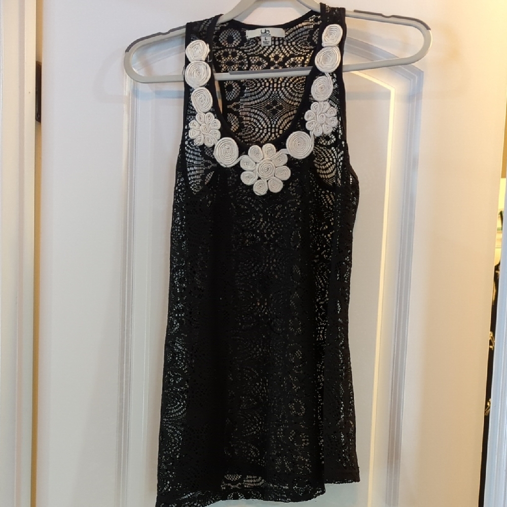 Black Lace Tank Top with White Floral Accents YA Los Angeles Size Large